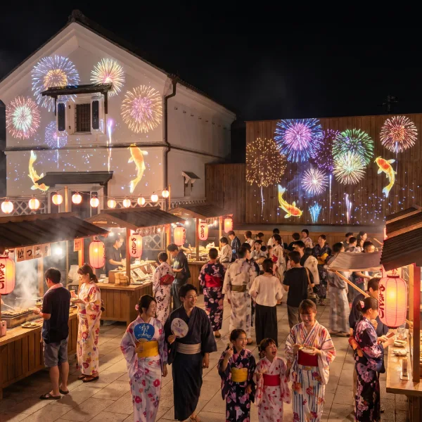 祭り会場の蔵と仮設ステージへの投影(イメージ)